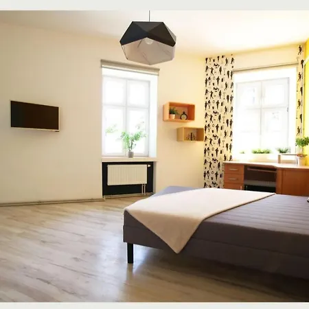 Studio In Center *
